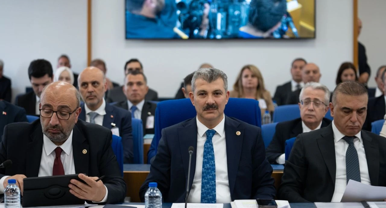 Son dakika | Savunma Sanayii fonu teklifine erteleme! AK Partili Güler duyurdu - 2. Resim