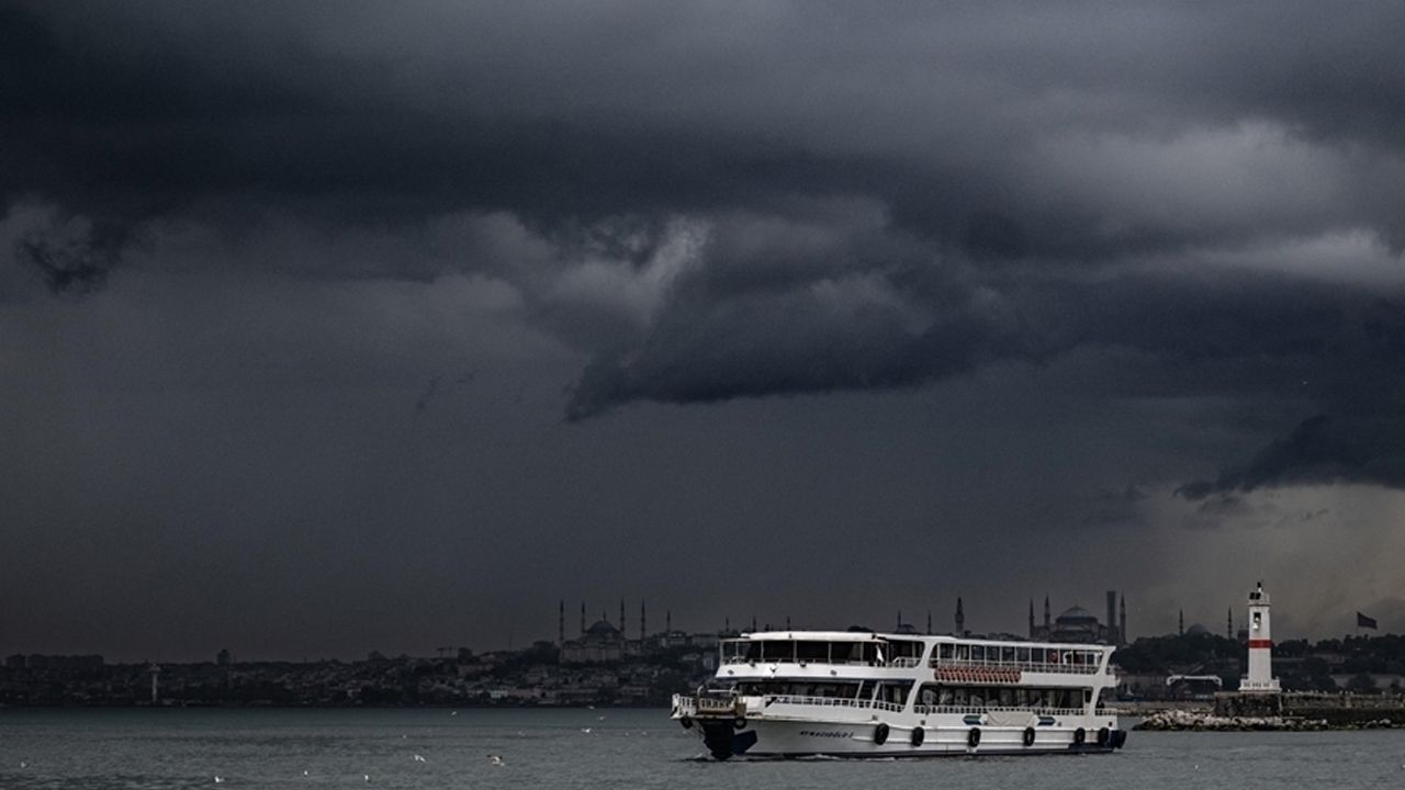 AKOM&#039;dan sağanak uyarısı! İstanbul buz kesecek: Bu tarihlere dikkat