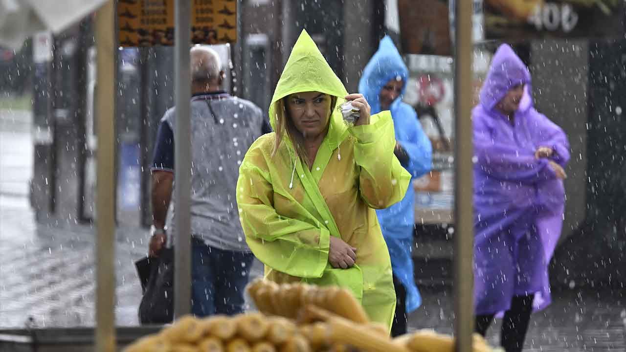 Meteoroloji&#039;den sağanak ve fırtına uyarısı: İstanbul dahil birçok ili vuracak! İşte 16 Ekim 2024 hava durumu raporu