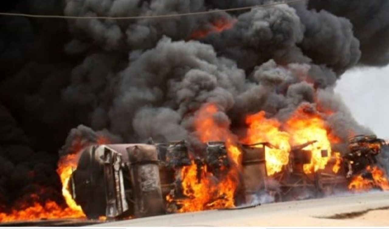 Nijerya'da akaryakıt taşıyan tanker patladı: 94 kişi öldü - 2. Resim