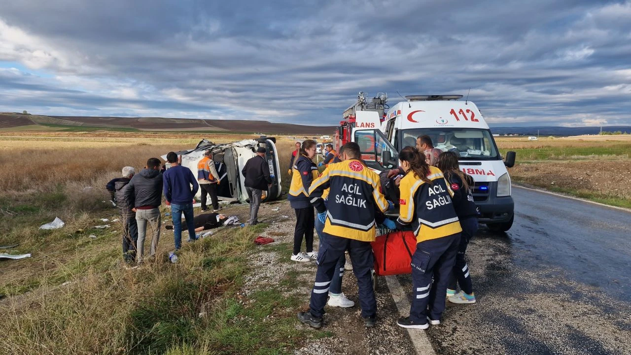 Çorum'da feci kaza! Tır ile işçi servisi çarpıştı: Ölü ve yaralılar var