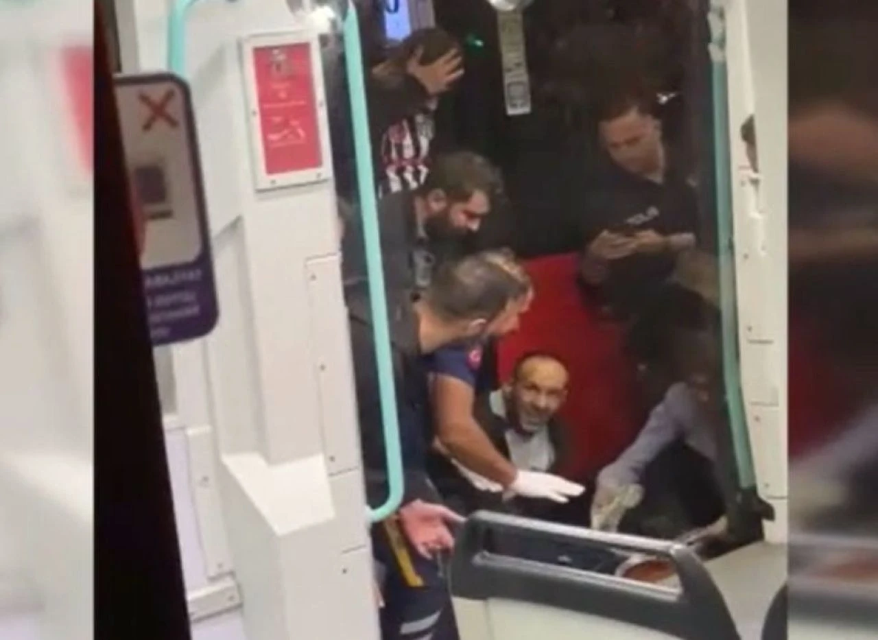 Fatih'te korkunç kaza! Yolun karşısına geçerken tramvayın altında kaldı - 2. Resim