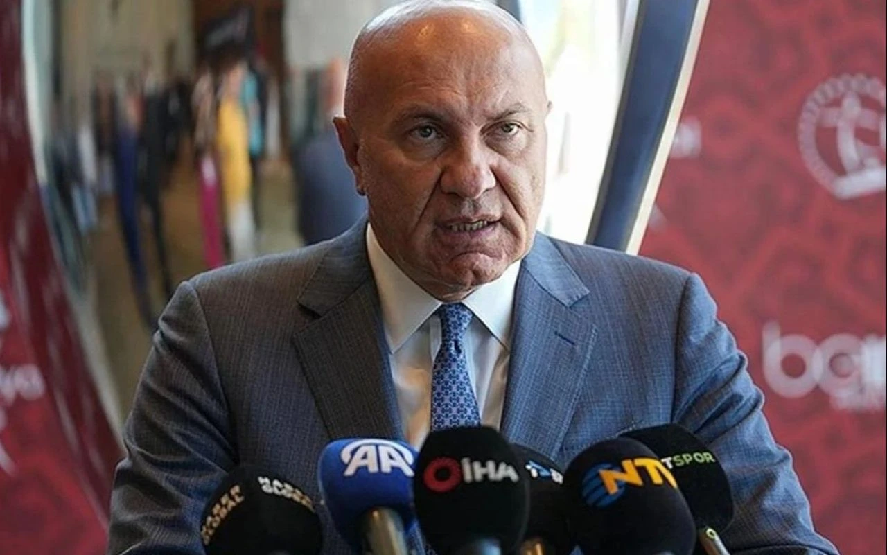 Samsunspor maçı öncesi dikkat çeken açıklama: Fenerbahçe'de taşlar yerinden oynar