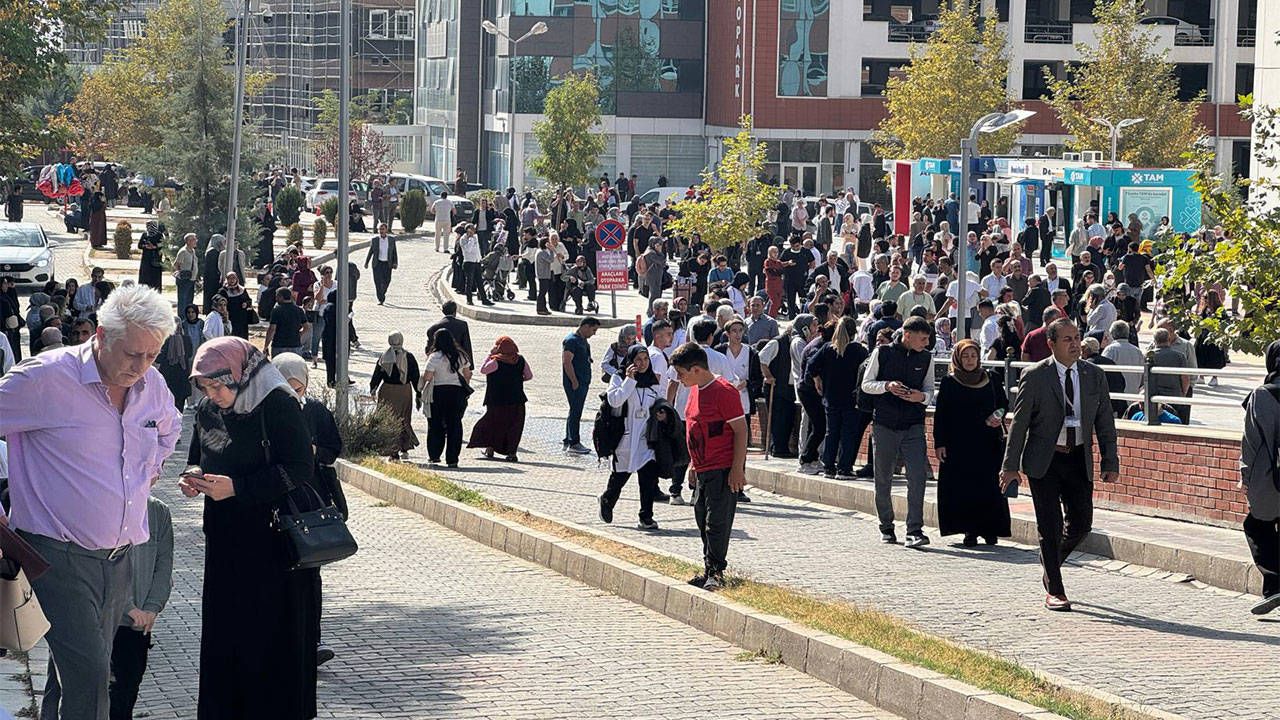 Son dakika | Bakan Yerlikaya'dan deprem açıklaması: 249 kişi etkilendi, 11 kişi tedavi ediliyor - 1. Resim