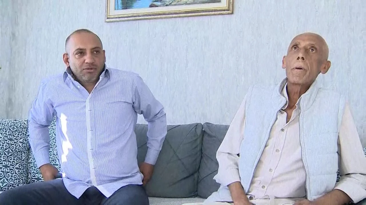 TGRT Haber canlı yayınında Ankaralı Turgut ve oğlu barıştı! Dizlerini öptü, gözyaşları sel oldu