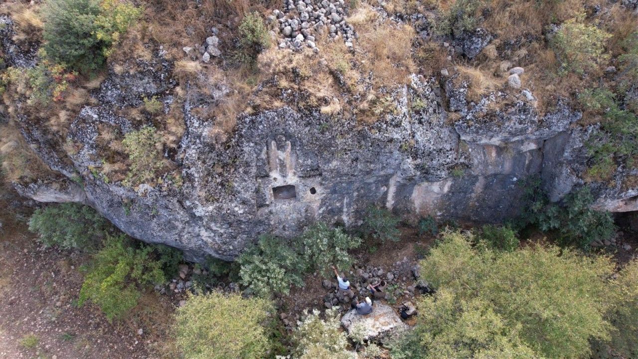 Adıyaman'da meraklandıran keşif: Ana kayaya oyulmuş! Tam 1700 yıllık - 2. Resim