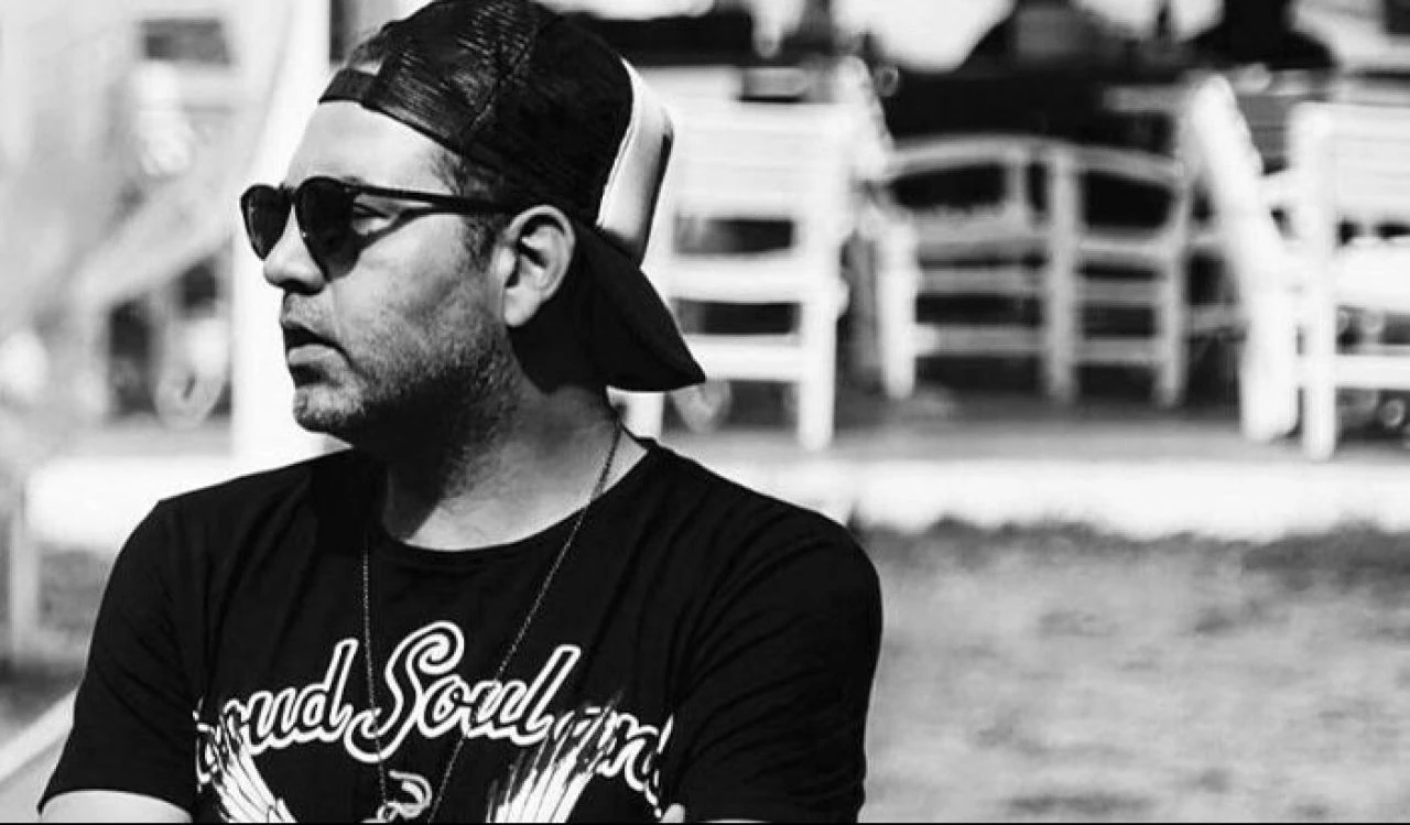 Hadise ile ilişkisi olduğu iddia edilen Şenol Sönmez'in yönettiği dizi ve filmler