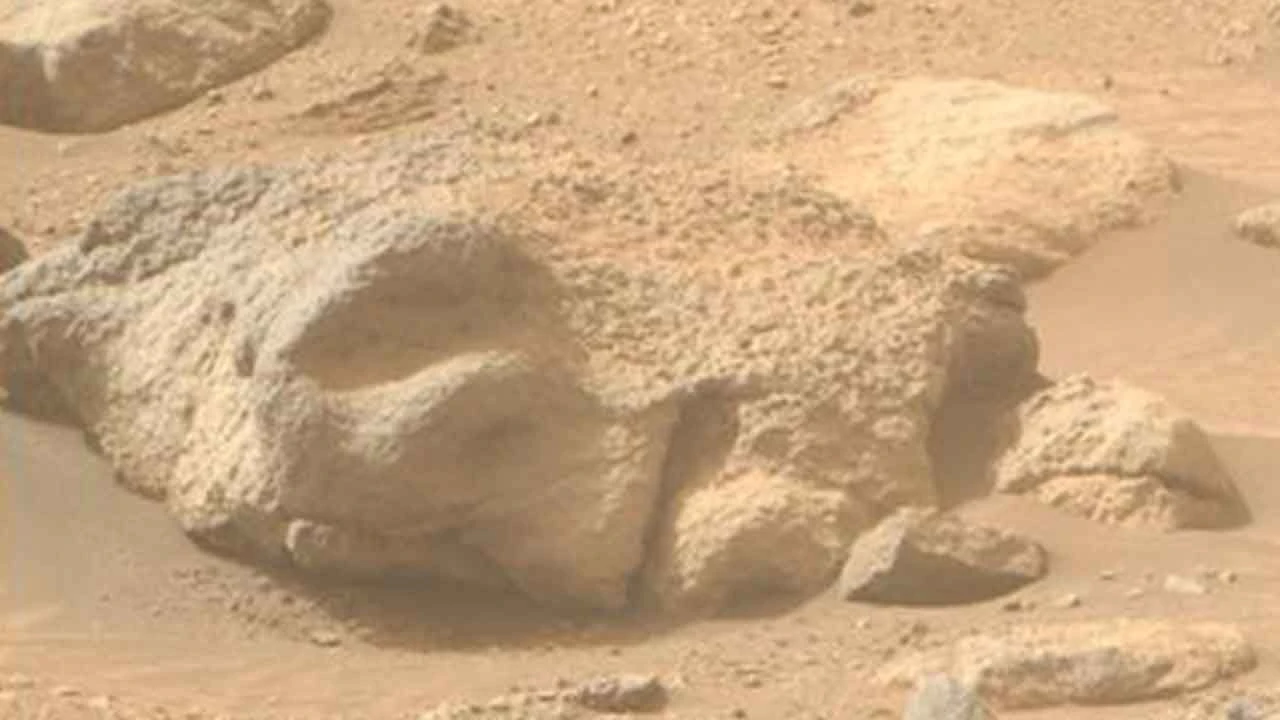 Mars'ta ürküten keşif: İnsan yüzlü kaya görüldü! - 1. Resim