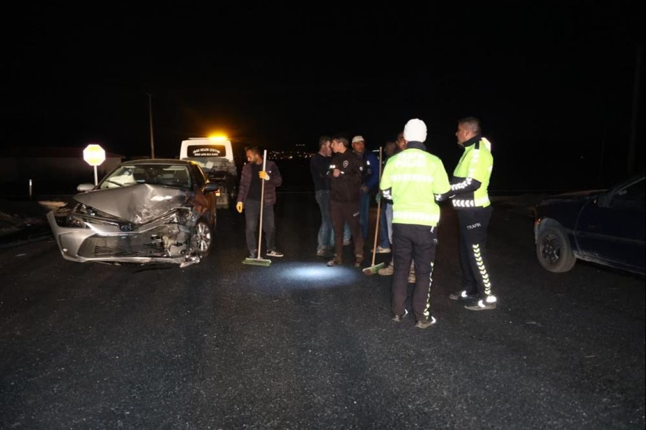 Nevşehir'de zincirleme trafik kazası! Yaralılar var - 2. Resim