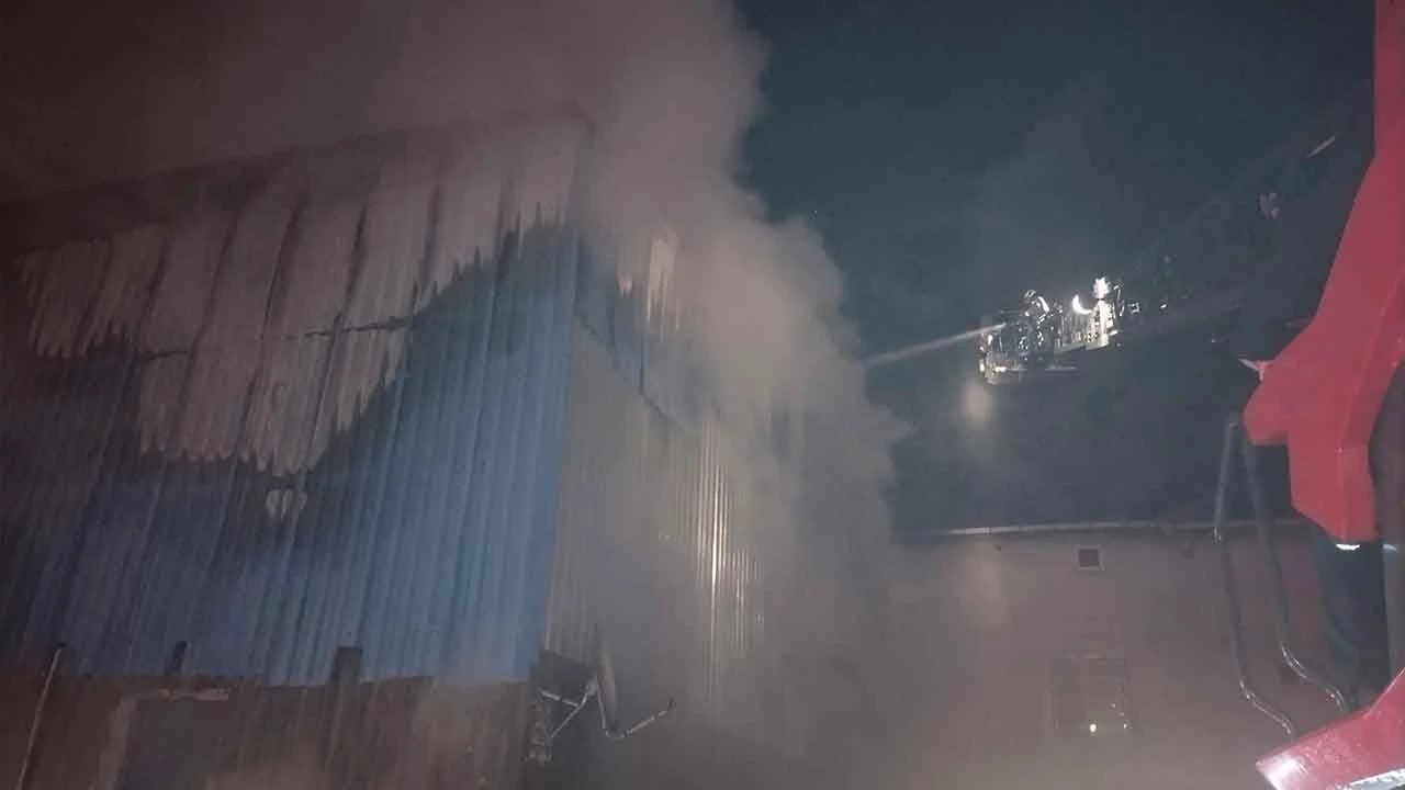 Ataşehir'de kimyasal madde deposunda yangın - 1. Resim