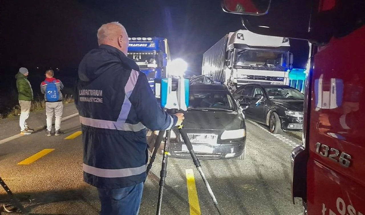 Polonya'da akılalmaz kaza! 21 araç birbirine girdi: Çok sayıda ölü ve yaralı var - 3. Resim