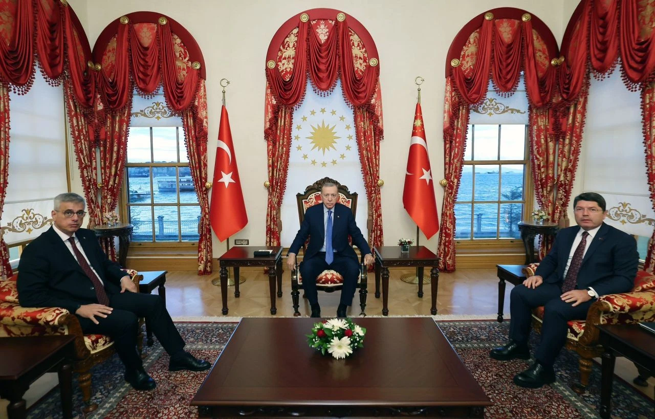 Son dakika | Cumhurbaşkanı Erdoğan'dan yenidoğan çetesiyle ilgili bilgi aldı! Dolmabahçe'de kritik görüşme - 1. Resim