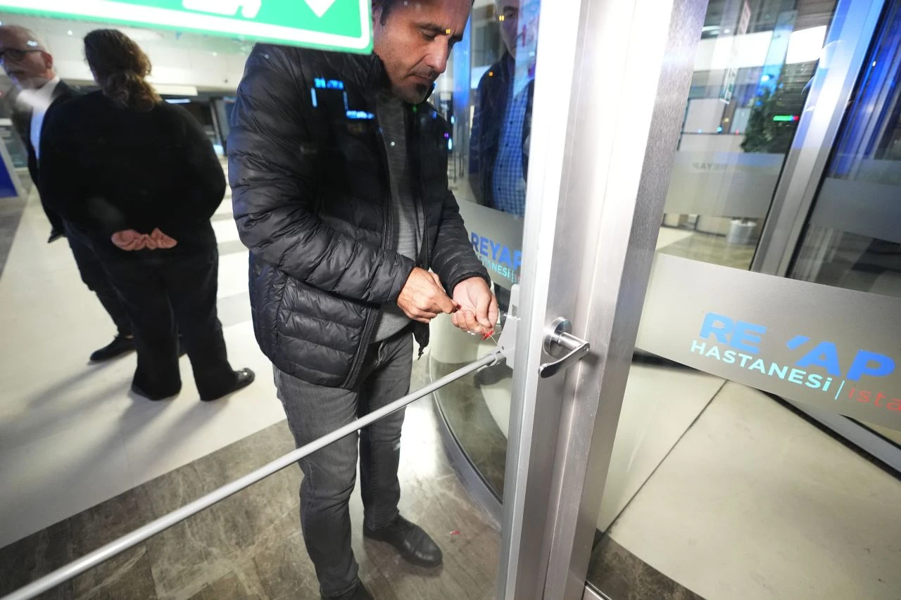 Yenidoğan çetesi skandalına karışan hastanelere mühür vuruldu, protesto başladı: Hastaların durumu belli oldu - 2. Resim