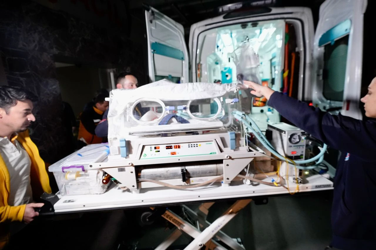 Yenidoğan çetesi skandalına karışan hastanelere mühür vuruldu, protesto başladı: Hastaların durumu belli oldu - 1. Resim