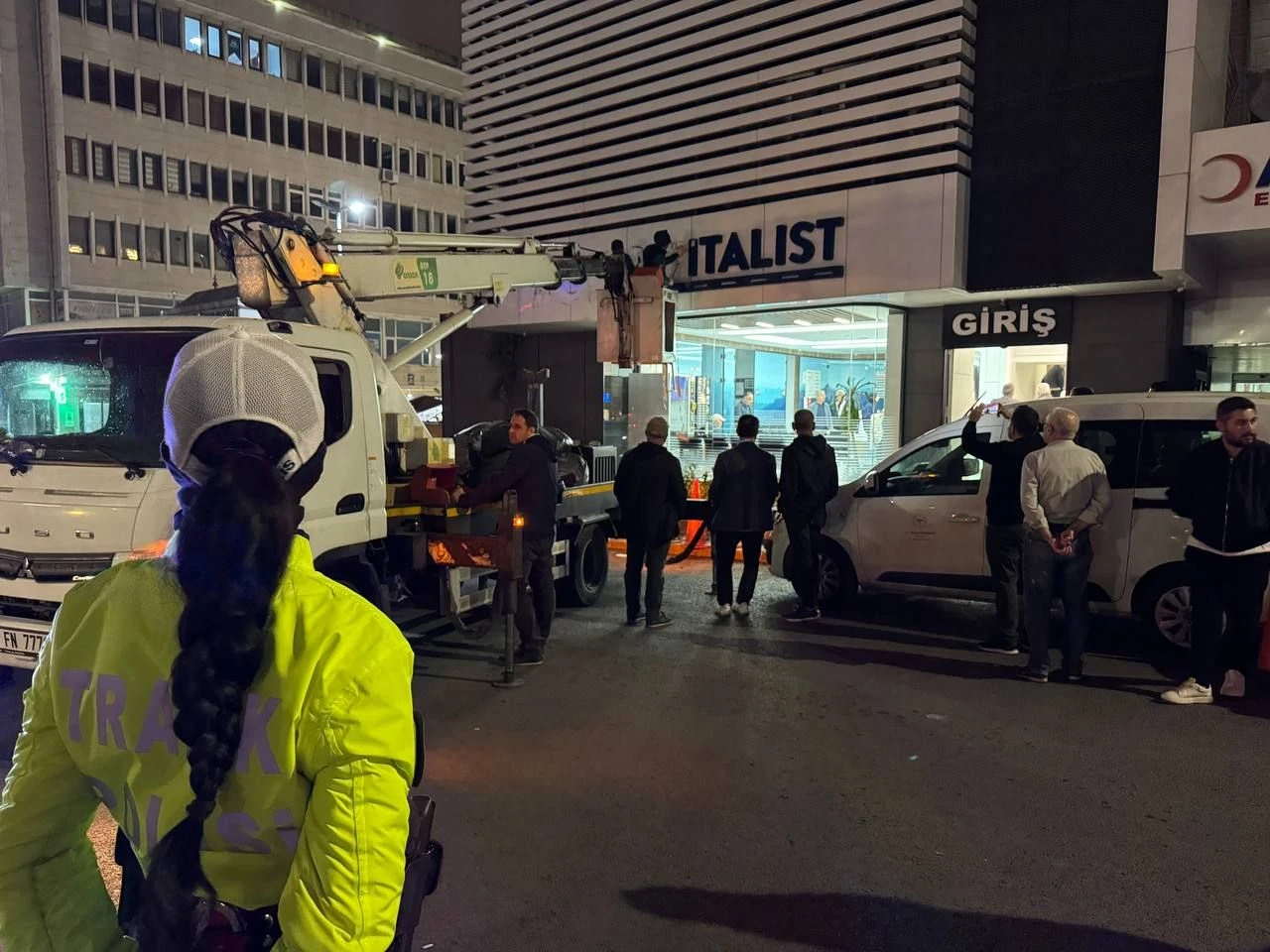 Yenidoğan çetesi skandalına karışan hastanelere mühür vuruldu, protesto başladı: Hastaların durumu belli oldu - 6. Resim