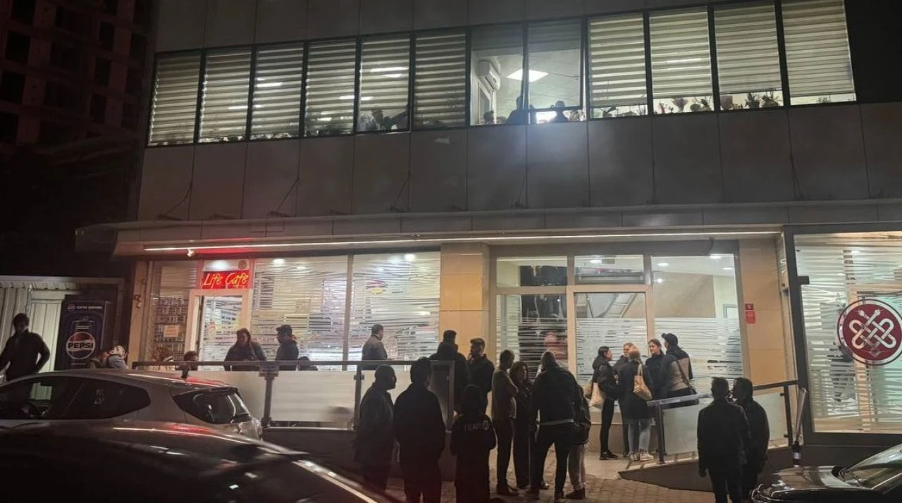 Yenidoğan çetesi skandalına karışan hastanelere mühür vuruldu, protesto başladı: Hastaların durumu belli oldu - 4. Resim