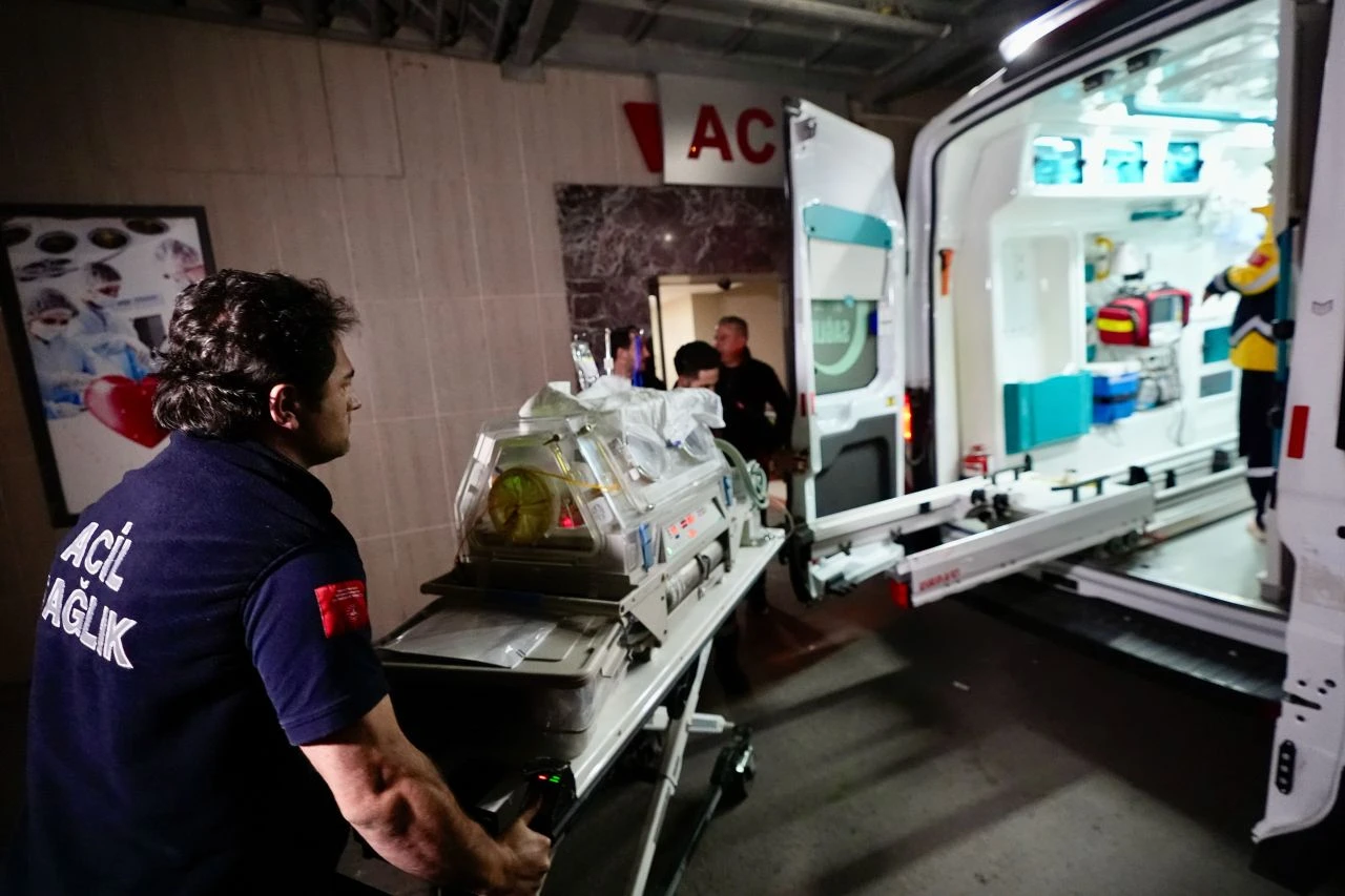 Yenidoğan çetesi skandalına karışan hastanelere mühür vuruldu, protesto başladı: Hastaların durumu belli oldu - 7. Resim