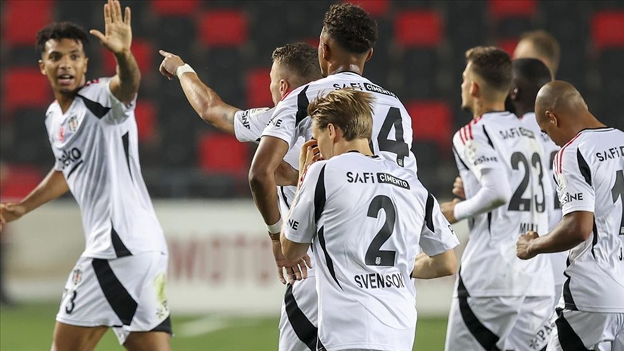 Beşiktaş-Konyaspor muhtemel 11&#039;leri belli oldu! Karşılaşmanın başlamasına saatler kaldı