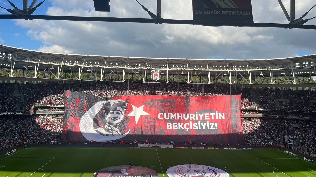 Beşiktaş&#039;tan 29 Ekim koreografisi