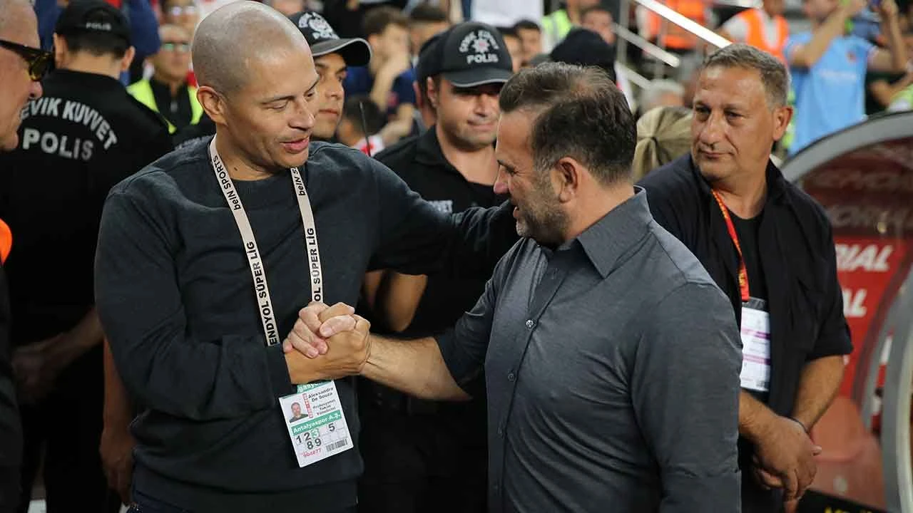 Galatasaray maçında Alex de Souza neye uğradığını şaşırdı! Tribünlerden şok tezahürat!  - 1. Resim