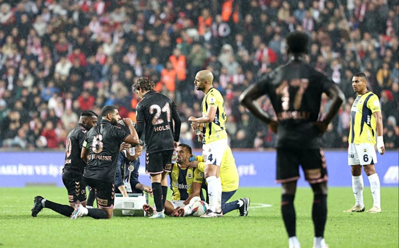 Jose Mourinho Samsunspor maçı sonrası hakeme yüklendi: Bazıları için faul ama bize olmadı