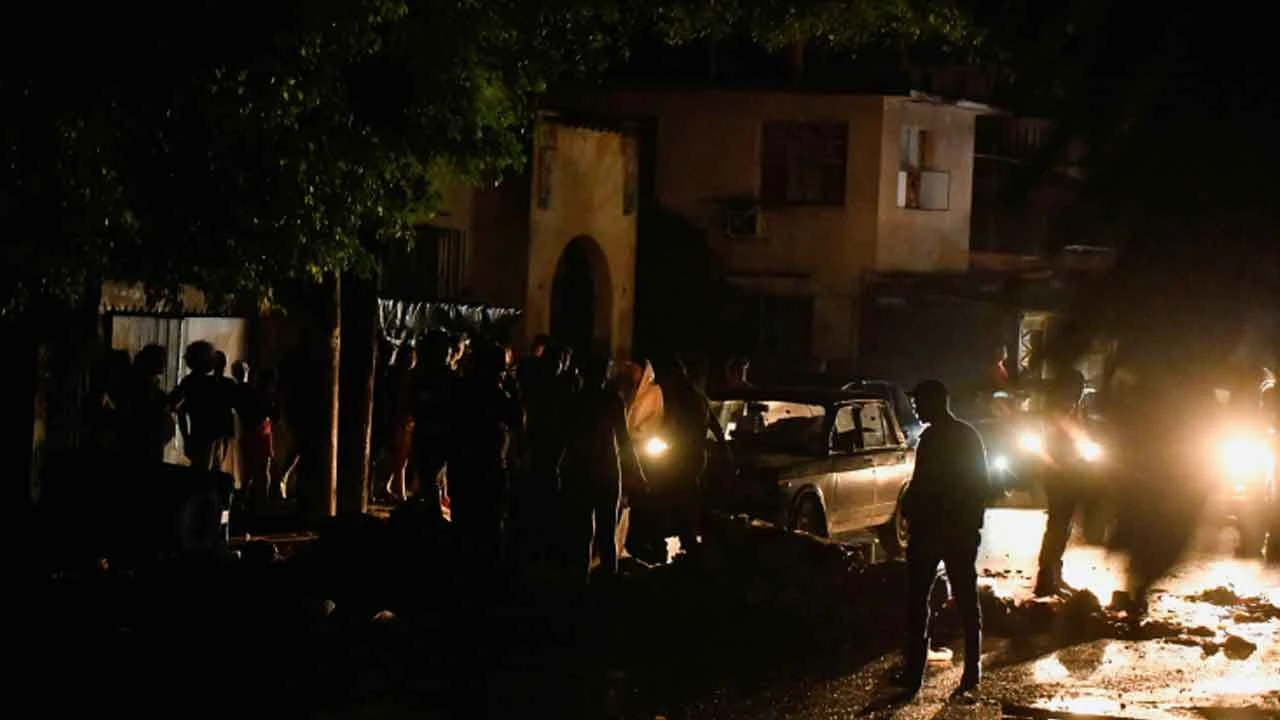 Küba'da elektrik şebekesi çöktü, milyonlarca kişi karanlığa gömüldü