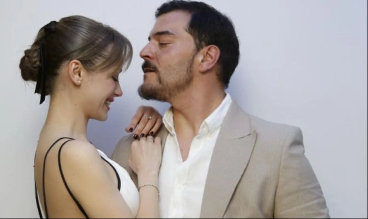 Kuruluş Osman dizisine bebek müjdesi: Buse Arslan ve Çağrı Şensoy haberi verdi - 1. Resim