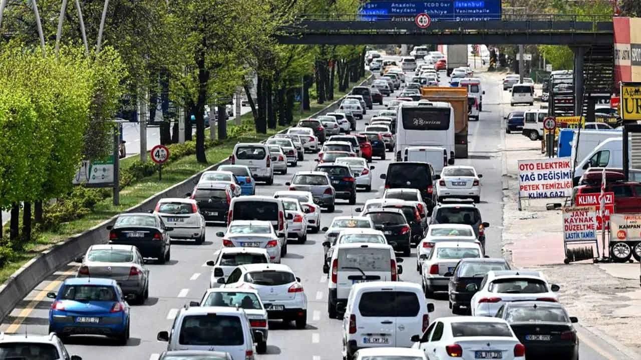 Sürücüler dikkat! İstanbul ve Ankara'da bazı yollar trafiğe kapatılacak