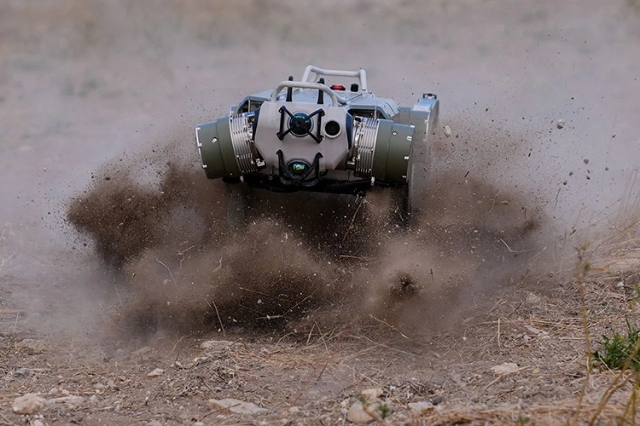Türk mühendisler geliştirdi! Geleceğin savaş robotları SAHA'da: