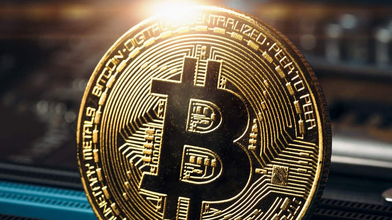 Bitcoin son üç ayın zirvesinde! 70 bin dolara dayandı