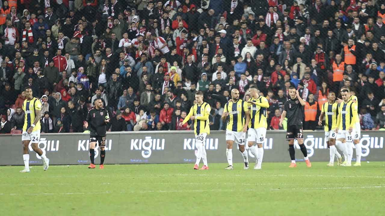 Fenerbahçe ile Galatasaray arasında puan farkı açılıyor! İşte Süper Lig&#039;de zirve yarışında son durum