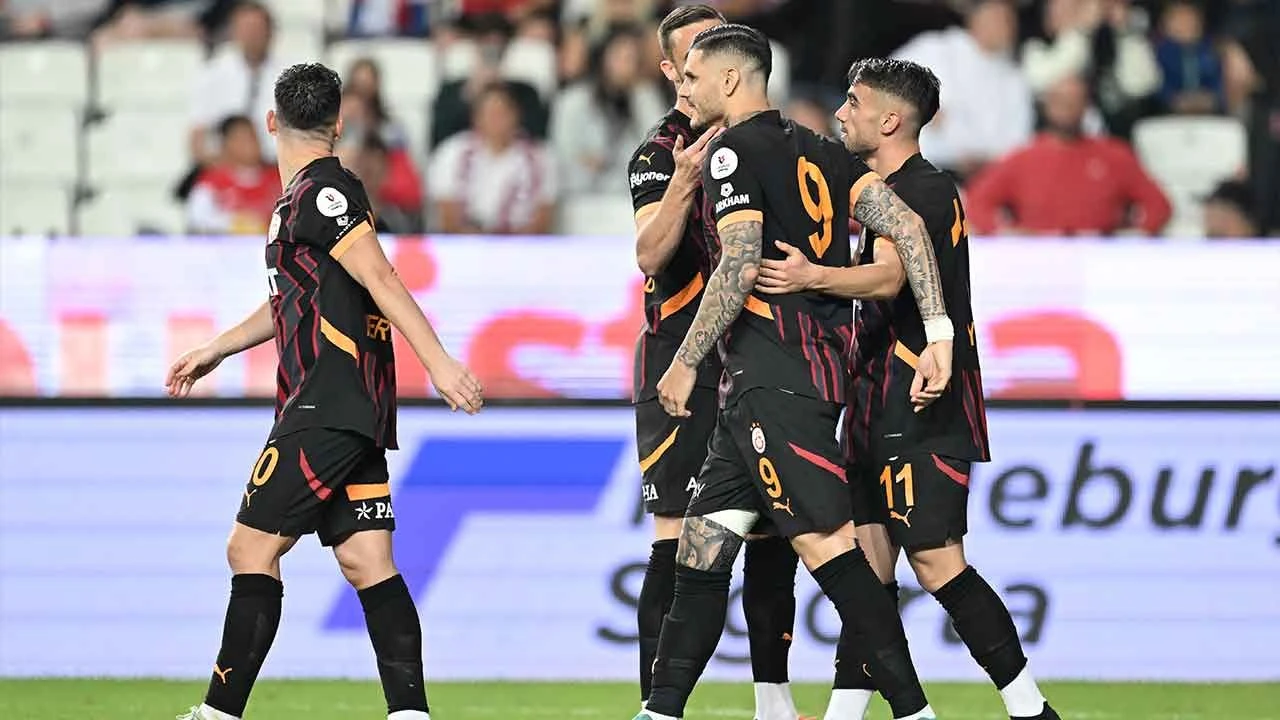 Fenerbahçe ile Galatasaray arasında puan farkı açılıyor! İşte Süper Lig'de zirve yarışında son durum - 1. Resim