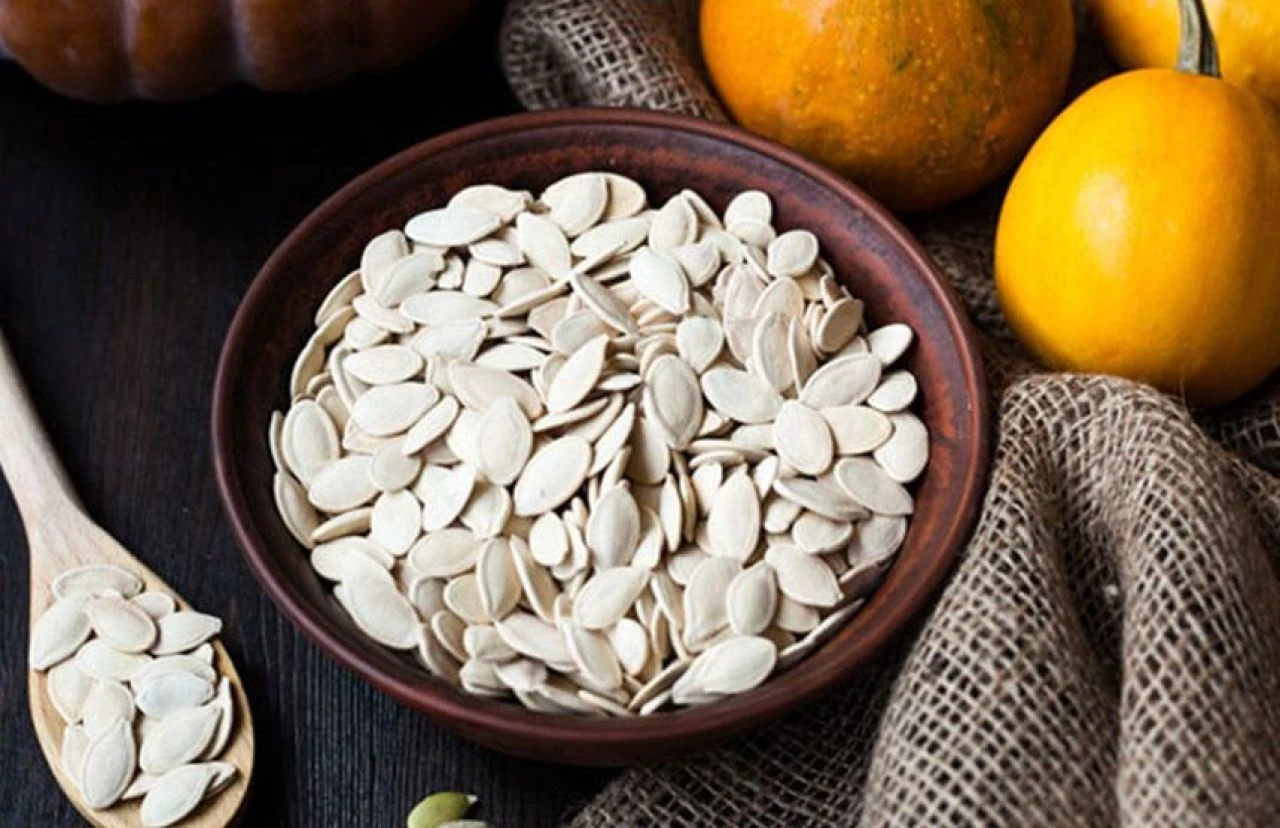 Kabak çekirdeğinin bilinmeyen faydası! Erkekleri yakından ilgilendiriyor