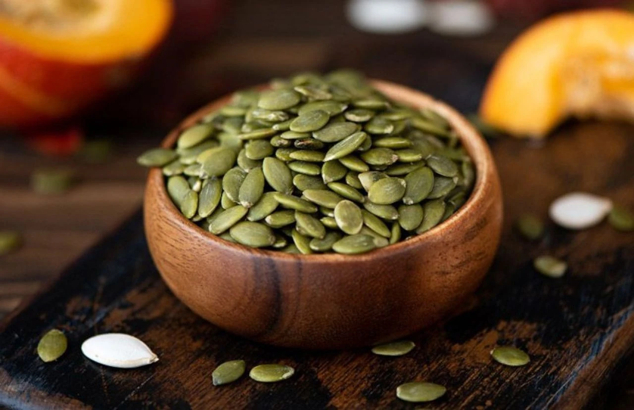 Kabak çekirdeğinin bilinmeyen faydası! Erkekleri yakından ilgilendiriyor