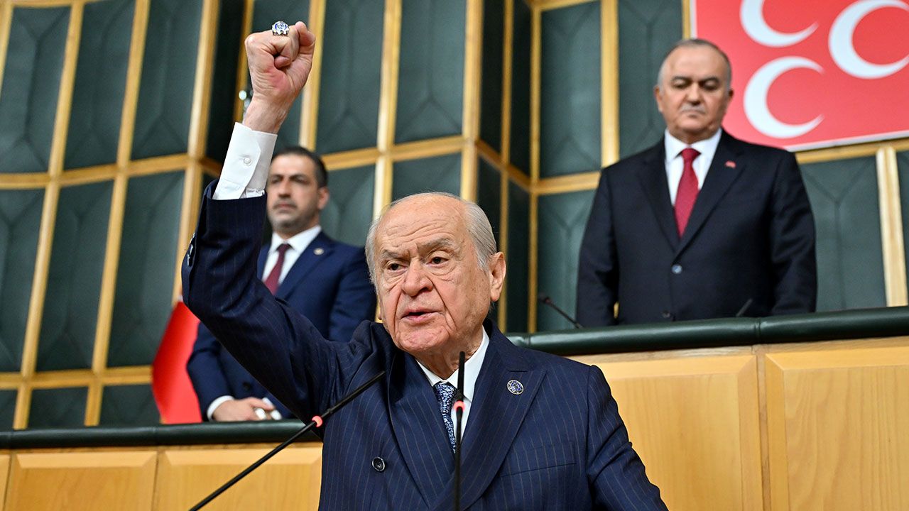 Devlet Bahçeli 'Öcalan' çağrısını bu sembollerle yaptı! Yüzük ve rozetin şifresi çözüldü - 3. Resim