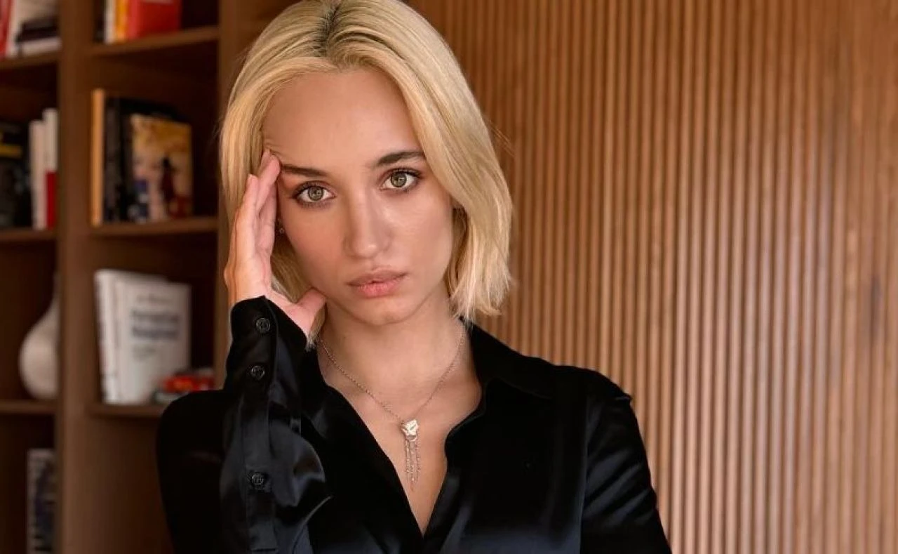 Kerem Bursin’in sevgilisi olan Melisa Tapan’ın annesinin kim olduğu sosyal medyada çok konuşuldu