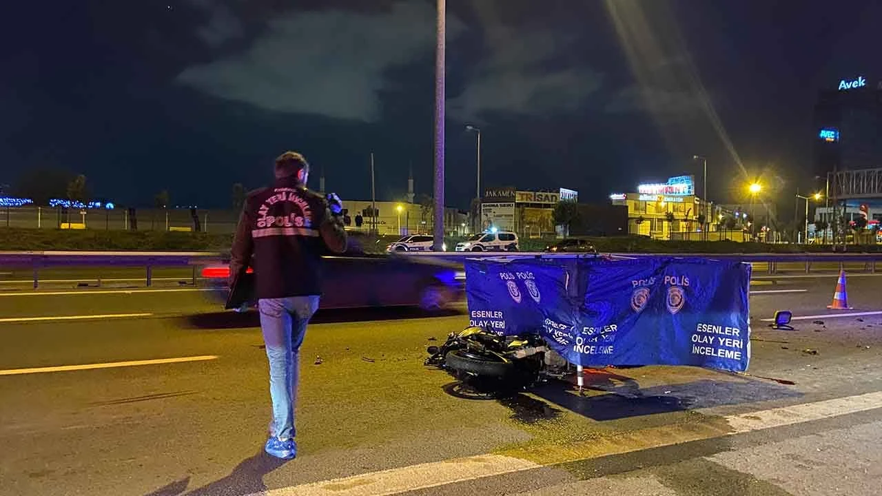 TEM Otoyolu'nda feci kaza! Motosiklet asfalt yenileme aracına çarptı: 1 ölü - 1. Resim