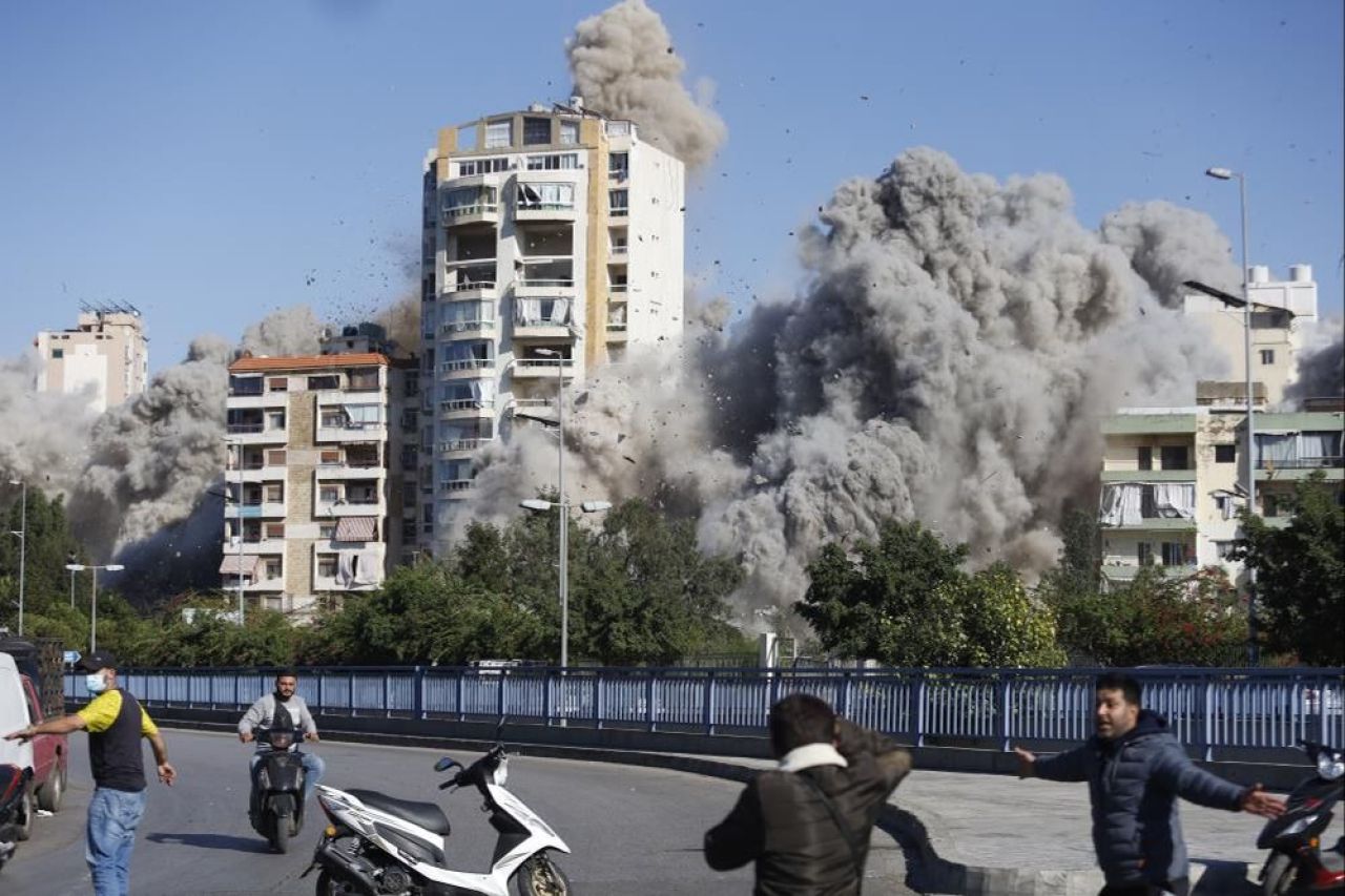 İsrail'den 'çatı tıklatma' tekniğiyle korkunç saldırı: MK-84 bombalarıyla binayı böyle yerle bir etti - 3. Resim