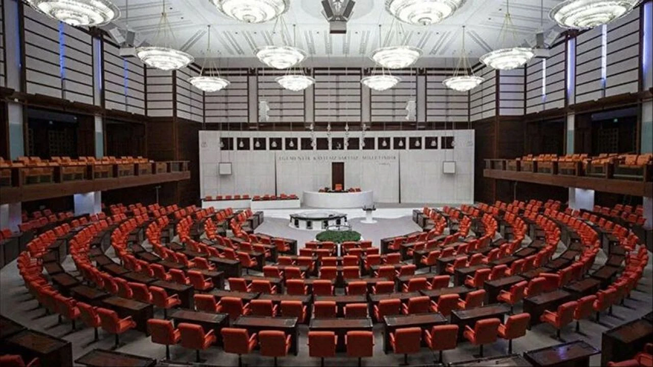 Son dakika | Türk askerinin Lübnan'daki görev süresi TBMM tarafından 1 yıl daha uzatıldı - 1. Resim
