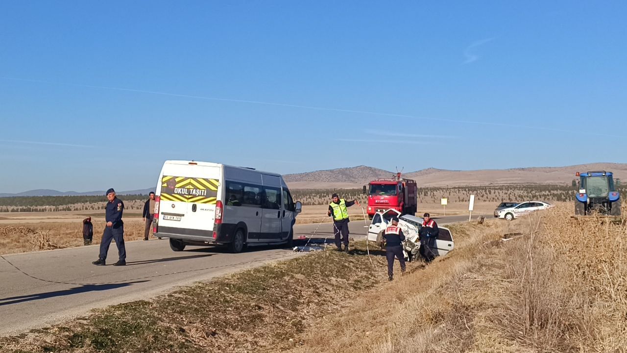 Afyonkarahisar'da korkunç kaza! Ölü ve yaralılar var - 1. Resim