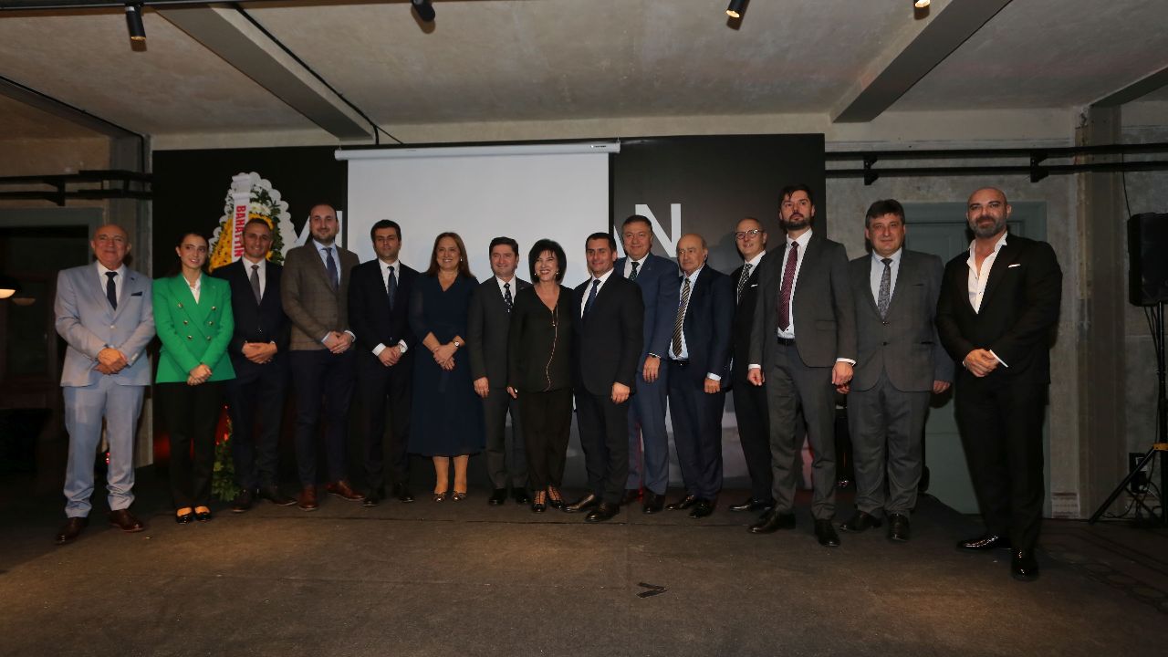 Balkanlar ve çevre dost ülkeler diplomatları İstanbul&#039;da buluştu