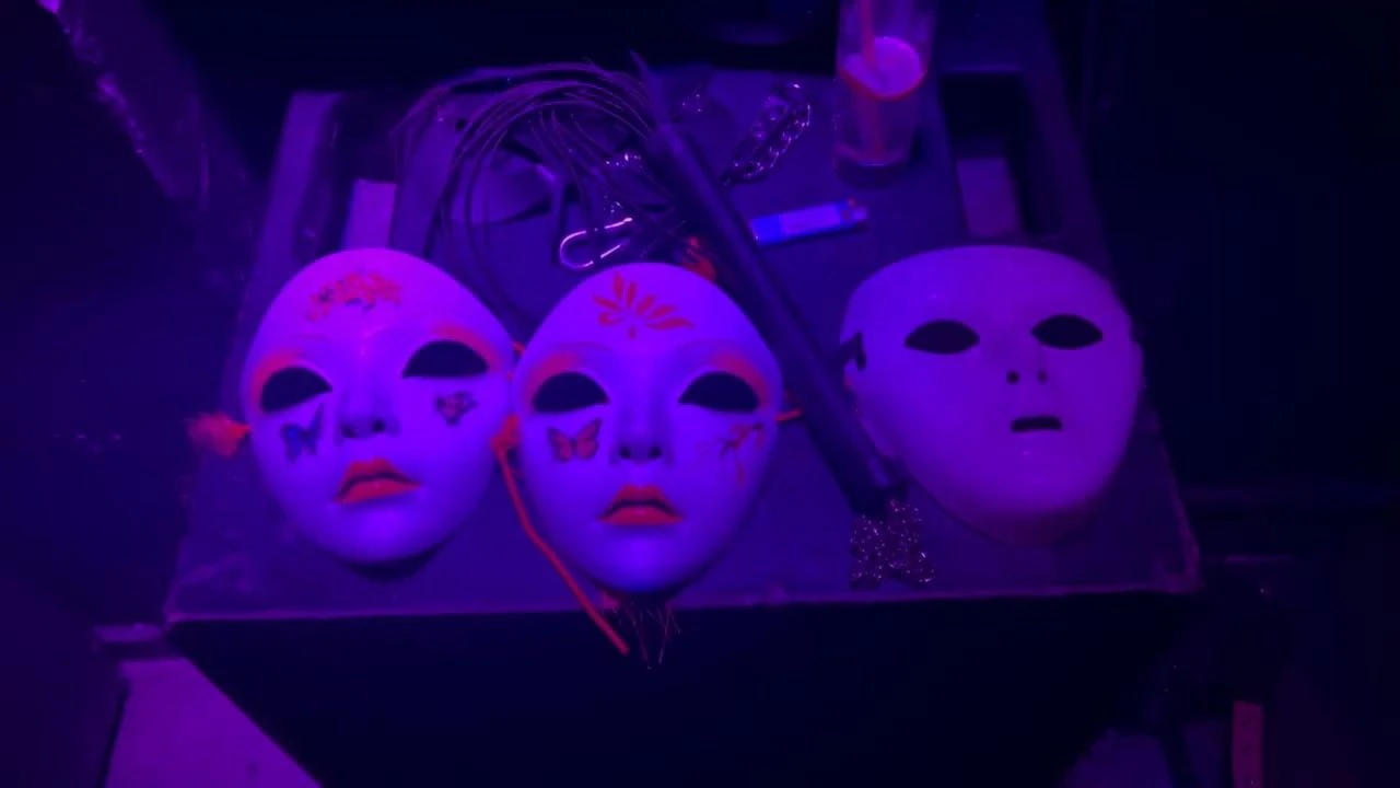 Beyoğlu’nda köleli sapık partiye polis baskını! Polis ekipleri bile şoke oldu - 1. Resim