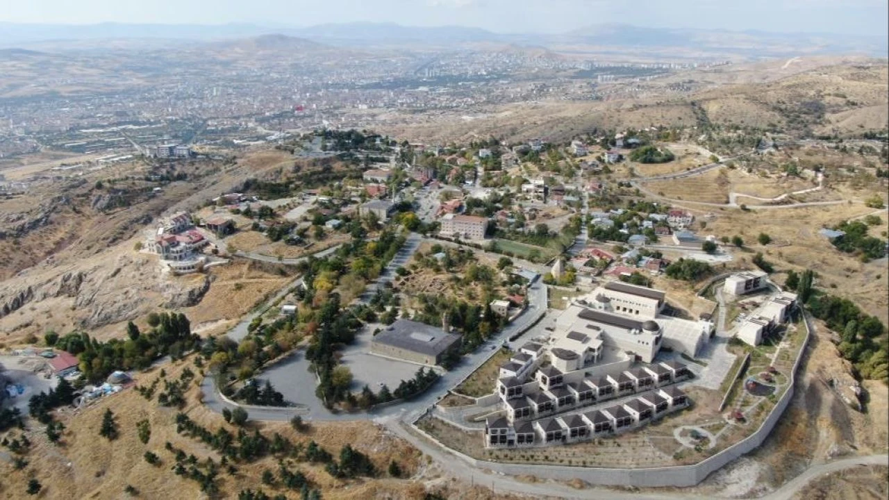 Bu mahalle depreme meydan okuyor! 4 büyük deprem gördü, bir taş bile düşmedi - 5. Resim