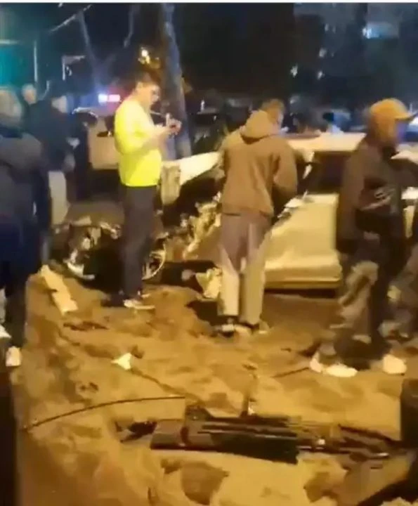 'İnsanları öldüreceğim' diyerek çimento tankerini araçların üzerine sürdü! O anları telefonuyla kaydetti