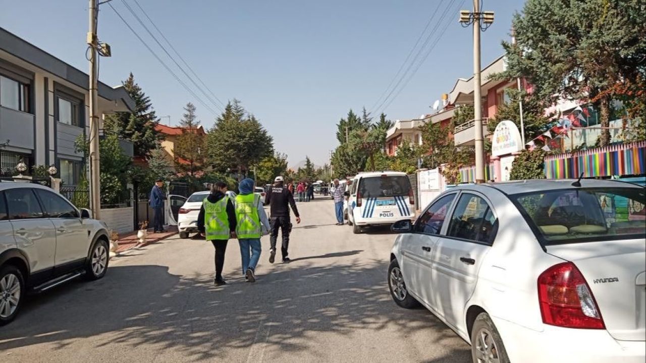 Polis memurunu 7 kez bıçakladı, savunması şoke etti - 1. Resim