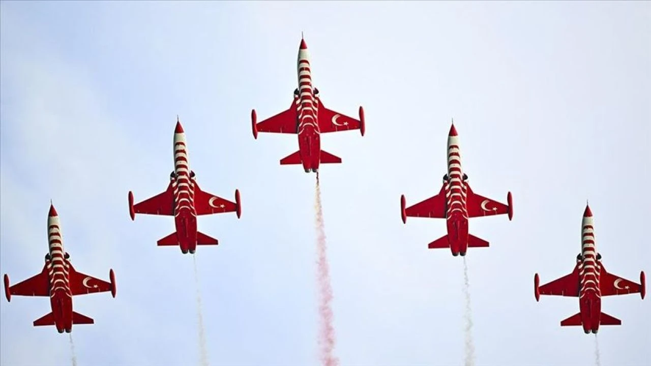 29 Ekim'de Türk Yıldızları'nın İzmir gösterisinin programı ve saati belli oldu