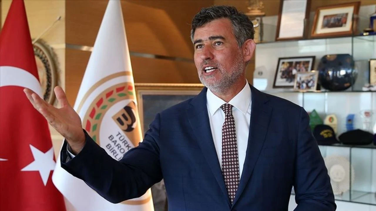 Çek Cumhuriyeti Büyükelçisi olan Metin Feyzioğlu'nun eskiden bulunduğu görevler