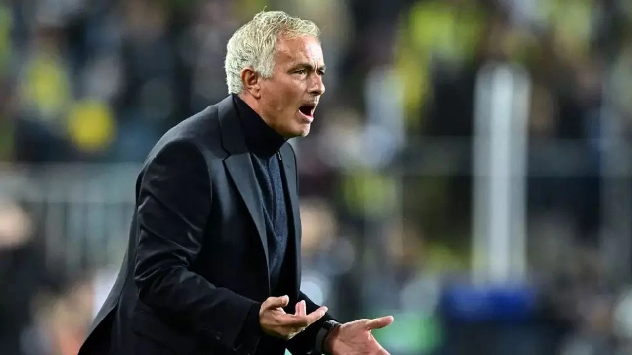 Fenerbahçe Teknik Direktörü Jose Mourinho ile taraftar arasında gerginlik! - 1. Resim