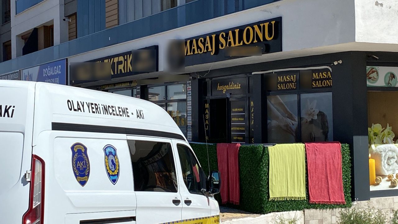 Masaj salonunda korkunç cinayet! Genç kadını bıçakladı, kurtulmasın diye kapıyı kilitledi - 1. Resim