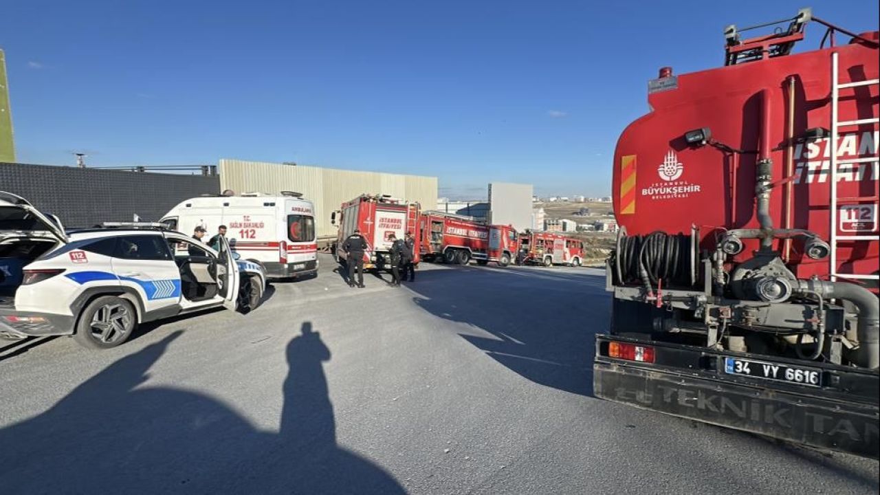 Arnavutköy’de sigara içen işçiler yangına neden oldu: Tesis küle dönüyordu! - 2. Resim